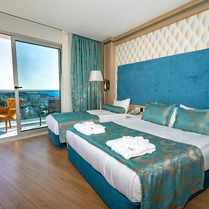 Zimmer mit Kingsize-Bett